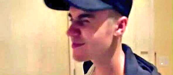 vaneee_Guerrero's tweet photo. my face when Justin kicks the chair https://t.co/dujJmxYEQR