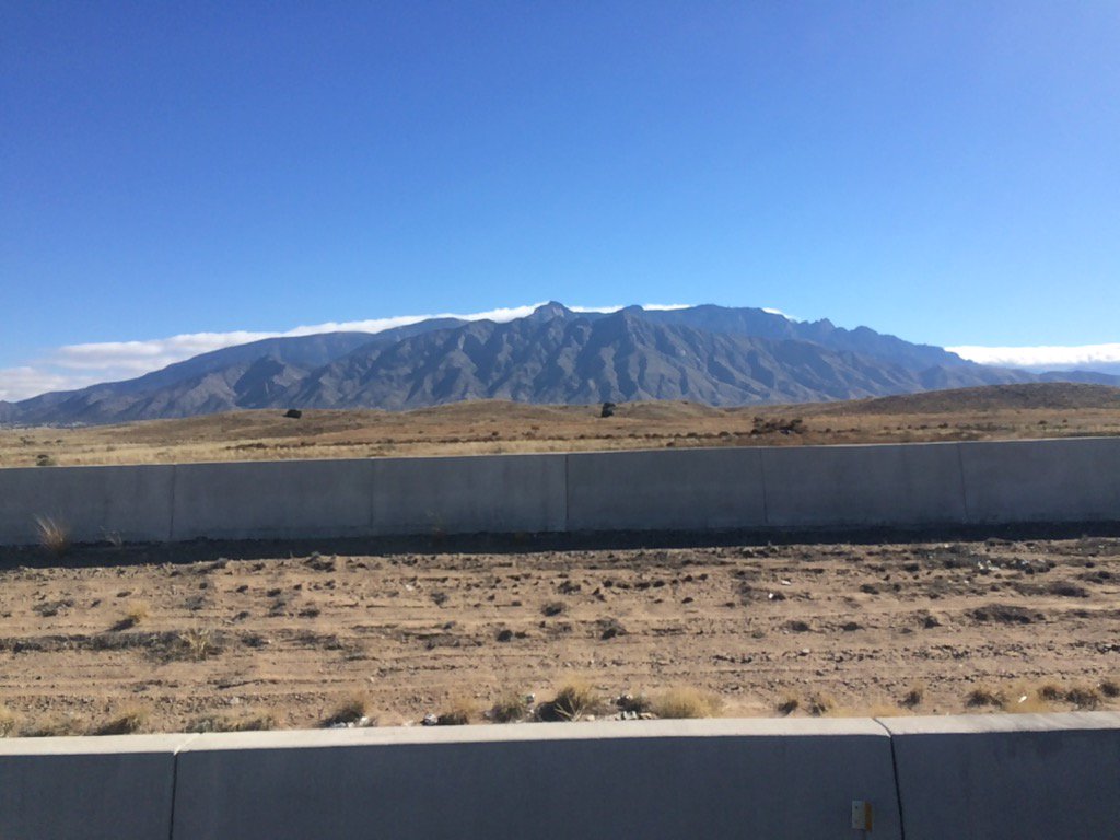 allisonbsmith15's tweet photo. Well if you're stuck in traffic, at least take pictures of the mountains #NewMexico #NASSS2015 https://t.co/MGoMmdX18t