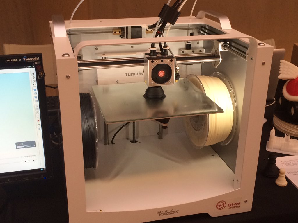 CesarJRamos's tweet photo. Qué bien me lo he pasado y cuantos buenos amigos he visto en el #MakerExtrem2015 https://t.co/3QBT6TMPtx