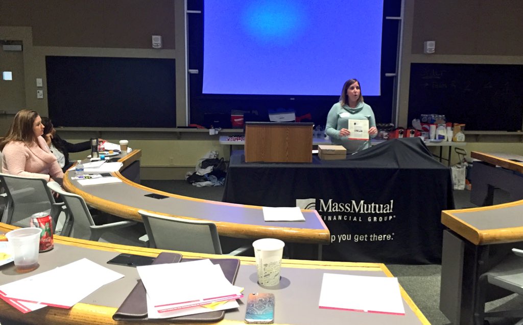 dspstl's tweet image. Brother @MelMac2185 begins her &quot;Using Social Media to Improve your Chances at Landing the Job&quot; seminar -