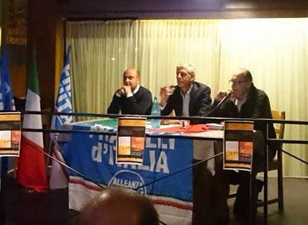 barcaiuolo's tweet photo. Con Paolo Casolari e Marco Valle presentazione di "Confini e conflitti" saggio su identità e sovranità italiana https://t.co/2kHp0qRz4A