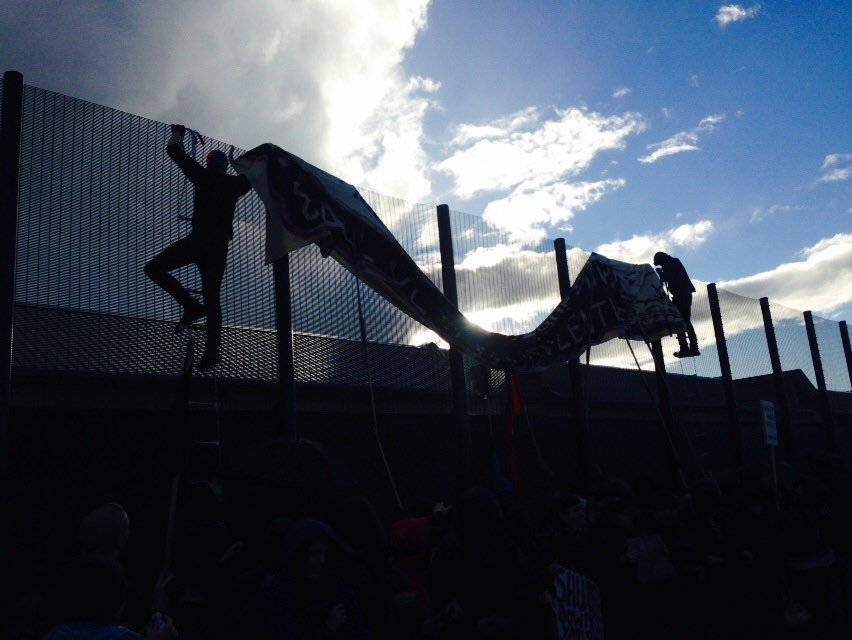 DissidentFam's tweet photo. #shutdownyarlswood and all detention centres NOW. #yourborderskill @followMFJ @londonlatinxs @JaguarDespierto https://t.co/UpdiIaL2Nx