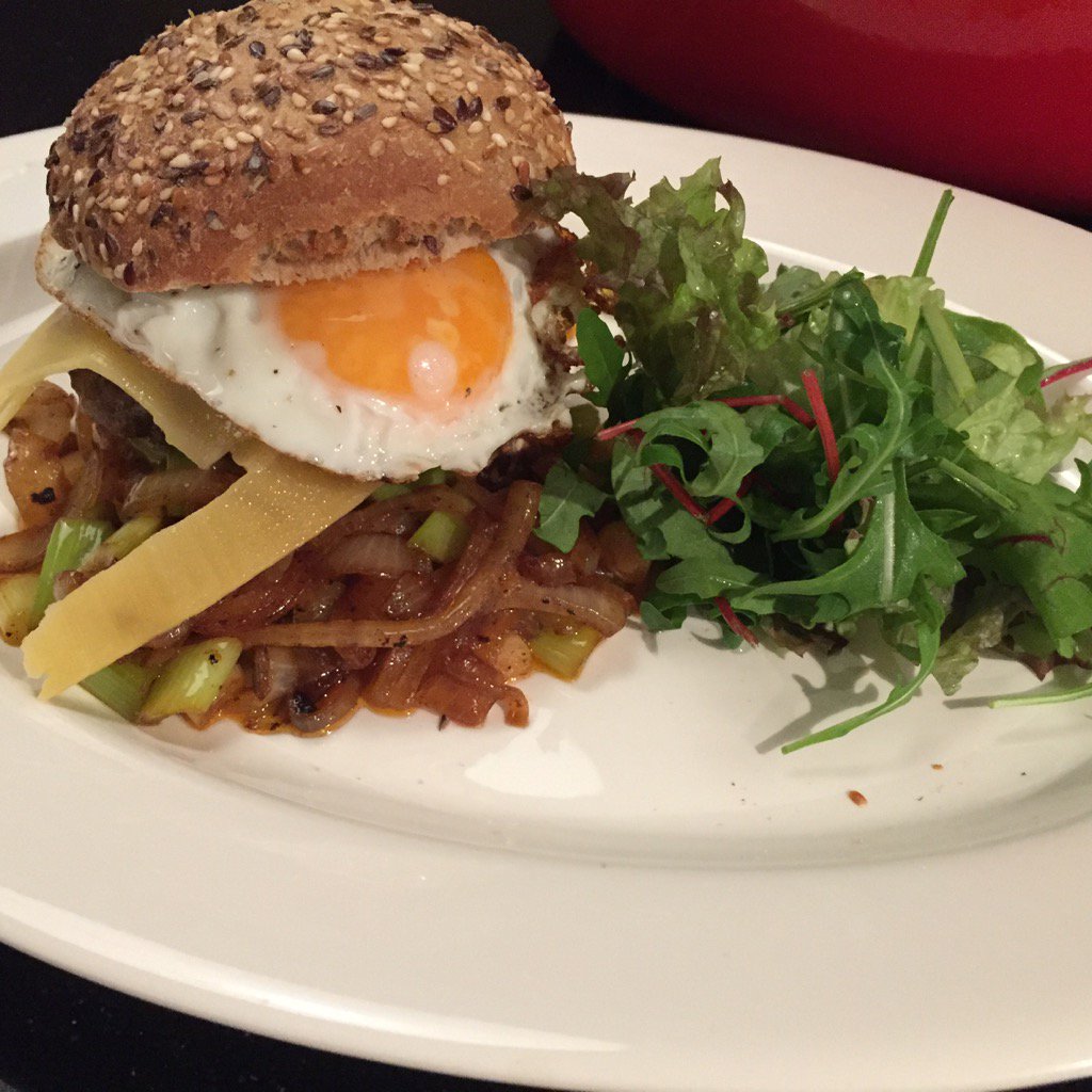 SijbsBakery's tweet photo. Hamburger DeLuxe @SBartlema @mjmandemakers  slechts €6,75 https://t.co/TMBuy4guDh