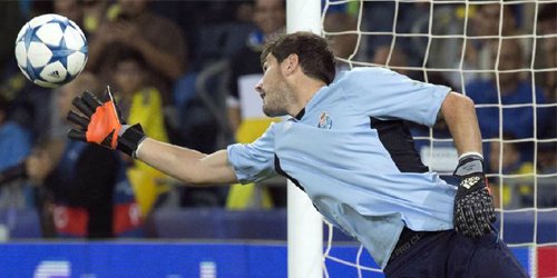 marca's tweet photo. Iker Casillas 'se pica' en Twitter con una seguidora https://t.co/aJmJ9D1w8y https://t.co/fbuPGHFUbF