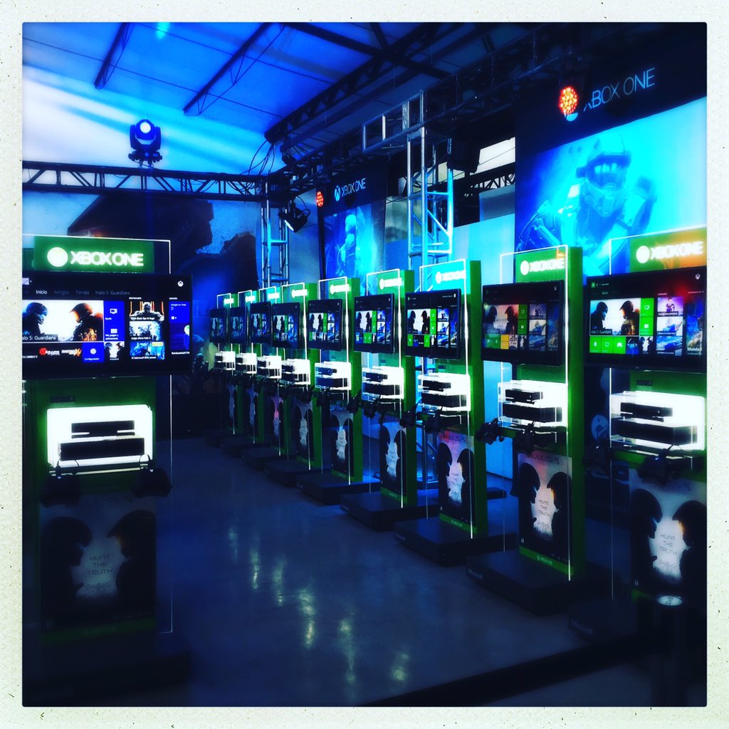 alexpmorelos's tweet photo. Con @Xbox_Army y @XboxMexico en el #FanFestXbox https://t.co/PAPRoHJ3Px