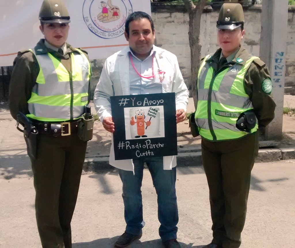 <a href="/Carabdechile/">Carabineros de Chile</a> <a href="/radiocarab/">Carabineros Radio</a> junto a <a href="/rpcchile/">RadioParcheCurita®</a> en <a href="/hospitalabierto/">hospitalabierto</a> 2015 #Hegc #RadioParcheCurita <a href="/TVN/">TVN</a> <a href="/sonarfm/">Sonar 105.3FM</a> 🎧🎤🏥💓👏