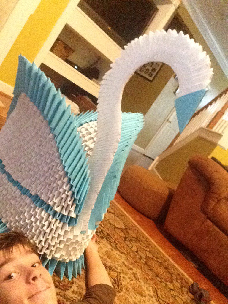 CombatCOC's tweet image. Made this monstrosity 1,020 sheets of paper 35 inches tall 27 inch wingspan