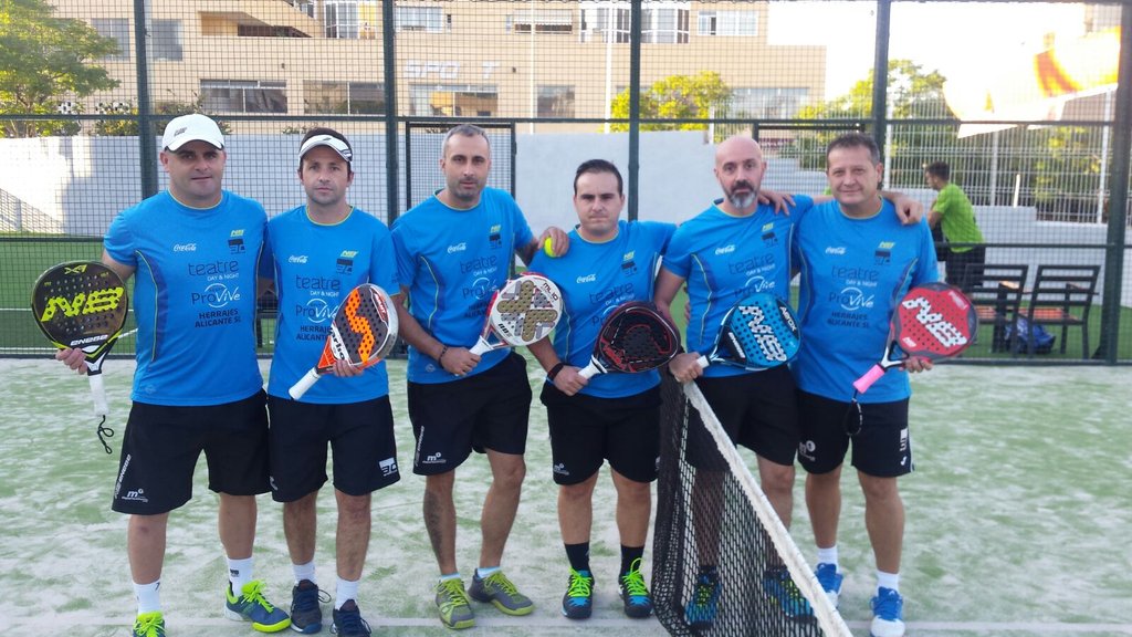 Partido con el equipo <a href="/Teatre_Alicante/">Teatre Alicante</a> en <a href="/Areaclub_sg/">Area Club</a> con mi <a href="/enebepadel/">Enebe Padel</a>!!!
