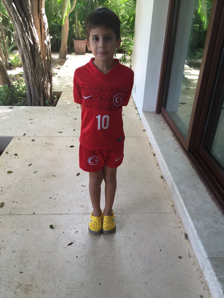oswaldotp's tweet photo. Hola @ArdaTuran , saludos desde Mexico. Tu fan Santiago Torre https://t.co/a9ye3J5Vhj