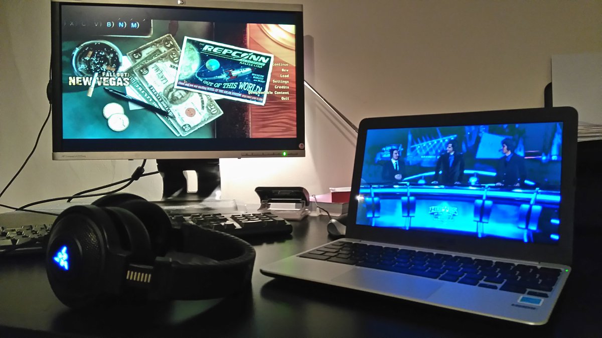 LucyBettyBridge's tweet photo. Now that's what I call Saturday night :) #Fallout #WCS #BlizzCon2015 #Razer https://t.co/XQaz7KCDM5