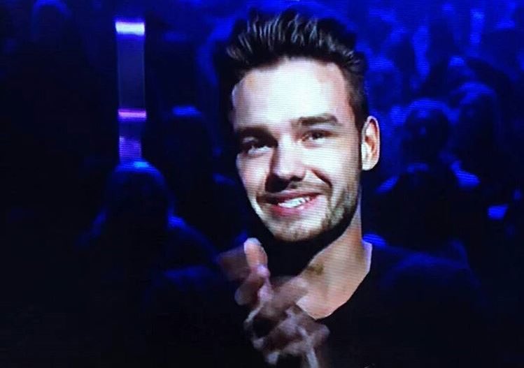 1dafter25's tweet photo. Let's focus on how good Liam looks instead of the Sophia drama. Yeah? Ok because he is 😱😱~A #6DaysTillMITAM https://t.co/GVOhTBO3ru