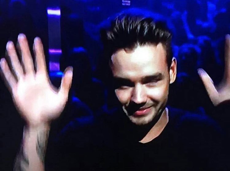 1dafter25's tweet photo. Let's focus on how good Liam looks instead of the Sophia drama. Yeah? Ok because he is 😱😱~A #6DaysTillMITAM https://t.co/GVOhTBO3ru