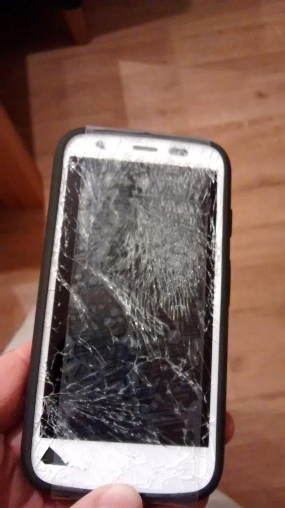 ashleighfen's tweet photo. First the digger , now the phone.... What's next 🙈. #badsh*thappensinthrees https://t.co/SK2OESyqXs
