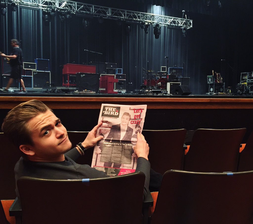 HunterHayes's tweet photo. Just catching up on the news here at @IllinoisStateU... 
#lightreading https://t.co/jIqAl0uRrc