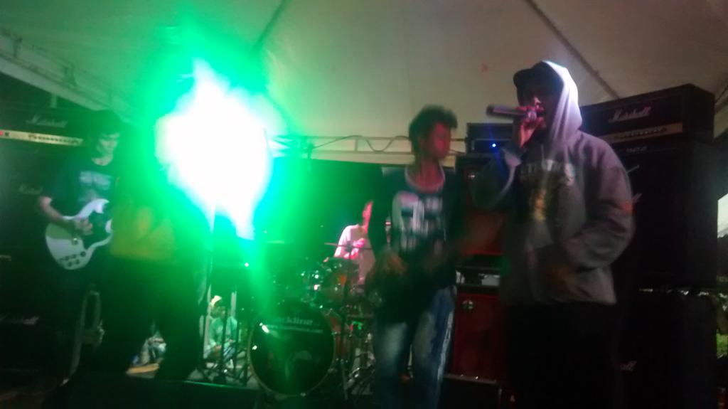 hagalau's tweet photo. Kontrapiso es Rap con banda desde Santa Bárbara. #CorrienteDirecta Amagá. #HagalaU15años https://t.co/irljDbr1OT