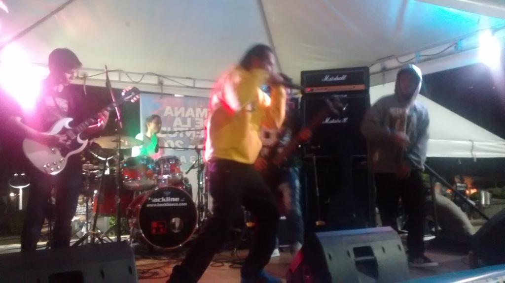hagalau's tweet photo. Kontrapiso es Rap con banda desde Santa Bárbara. #CorrienteDirecta Amagá. #HagalaU15años https://t.co/irljDbr1OT