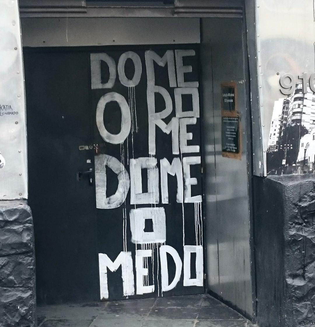 simonesiss27's tweet photo. Domando
#simonesiss #rua #poesiavisual https://t.co/3DTZ9WRuHI