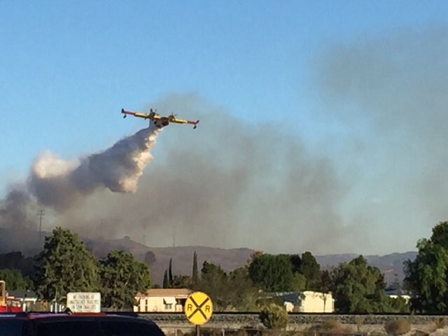 bfireman5's tweet photo. Great picture of fixed wing air drop for #princetonfire in Moorpark. @Venturaoes https://t.co/WjP1j8GWWR