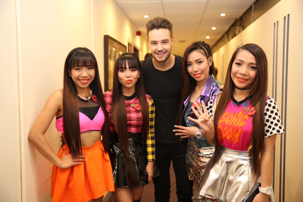 4SISTERSMUSIC's tweet photo. It was a pleasure meeting you  @Real_Liam_Payne 😊 Thanks for appreciating our performance tonight 😘 @TheXFactor https://t.co/1J4DuOQ6qT