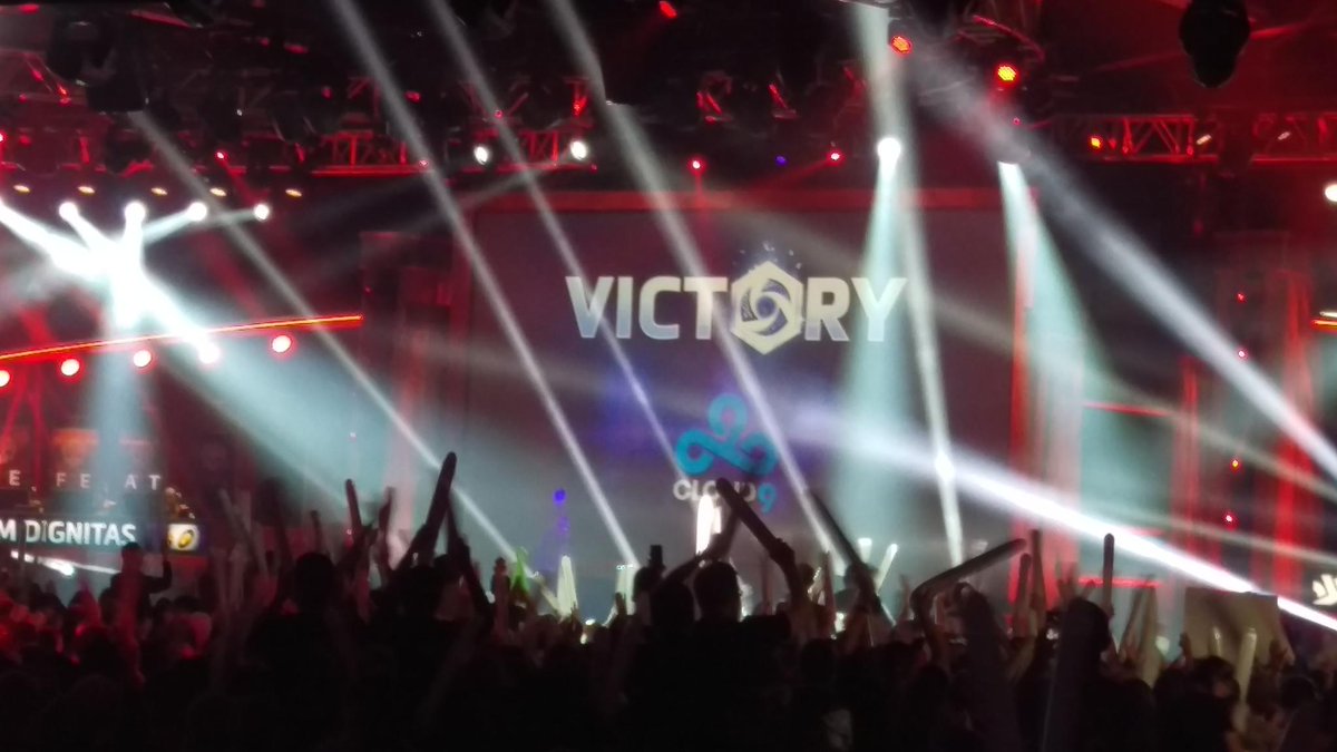 Cloud9's tweet image. Game 1 of the #HeroesWC Grand Finals at #BlizzCon2015 goes to #C9HOTS! Tune in for game 2: twitch.tv/blizzheroes