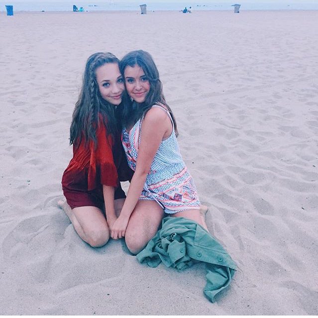maddiezigler_'s tweet photo. Me and my bffs at the beach @23kalani https://t.co/m0PS9hfXe2