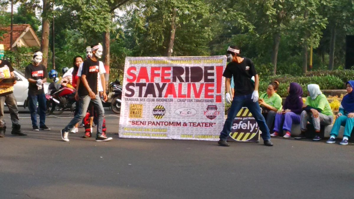 scoophlic's tweet photo. Kreen "@GetHomeSafely: Aksi Safers dr @ymcitangerang Minggu (8/11) di Car Free Day Kota Tangerang  #SCA2015 https://t.co/8ucm5LHbxP"