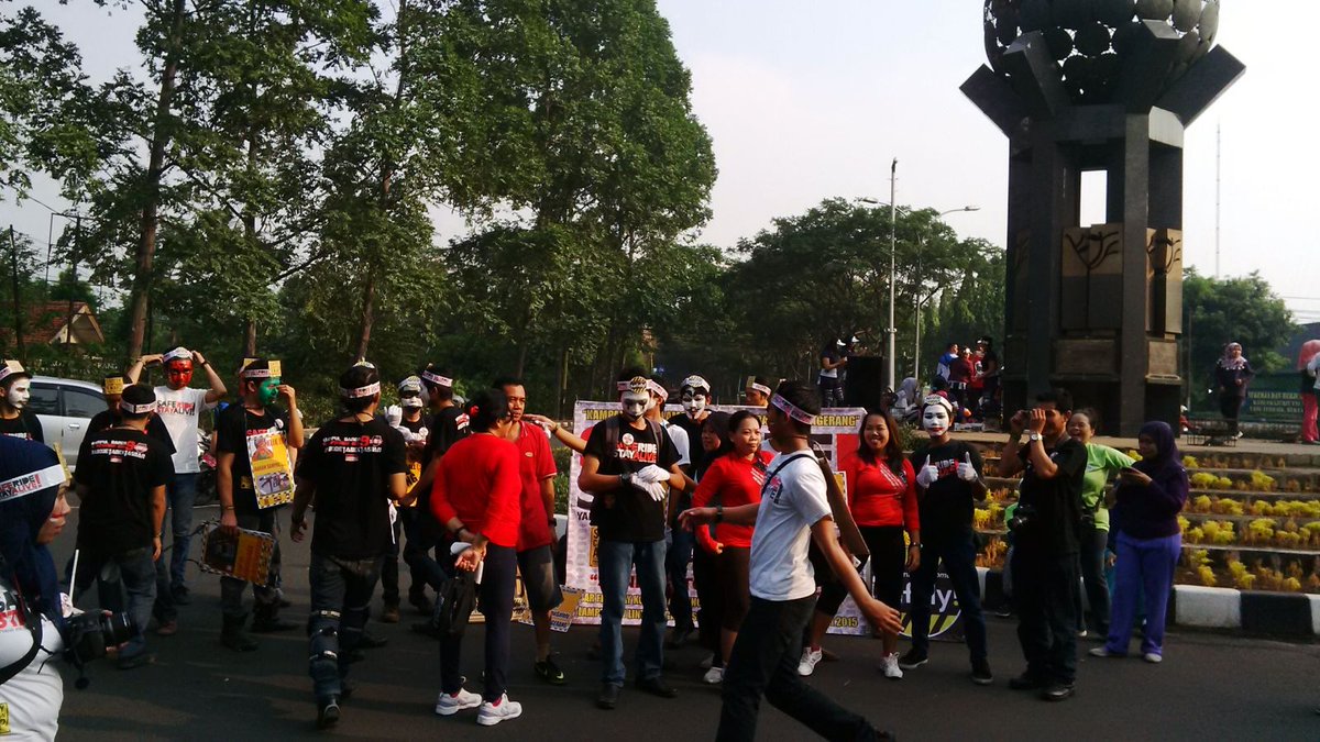 scoophlic's tweet photo. Kreen "@GetHomeSafely: Aksi Safers dr @ymcitangerang Minggu (8/11) di Car Free Day Kota Tangerang  #SCA2015 https://t.co/8ucm5LHbxP"