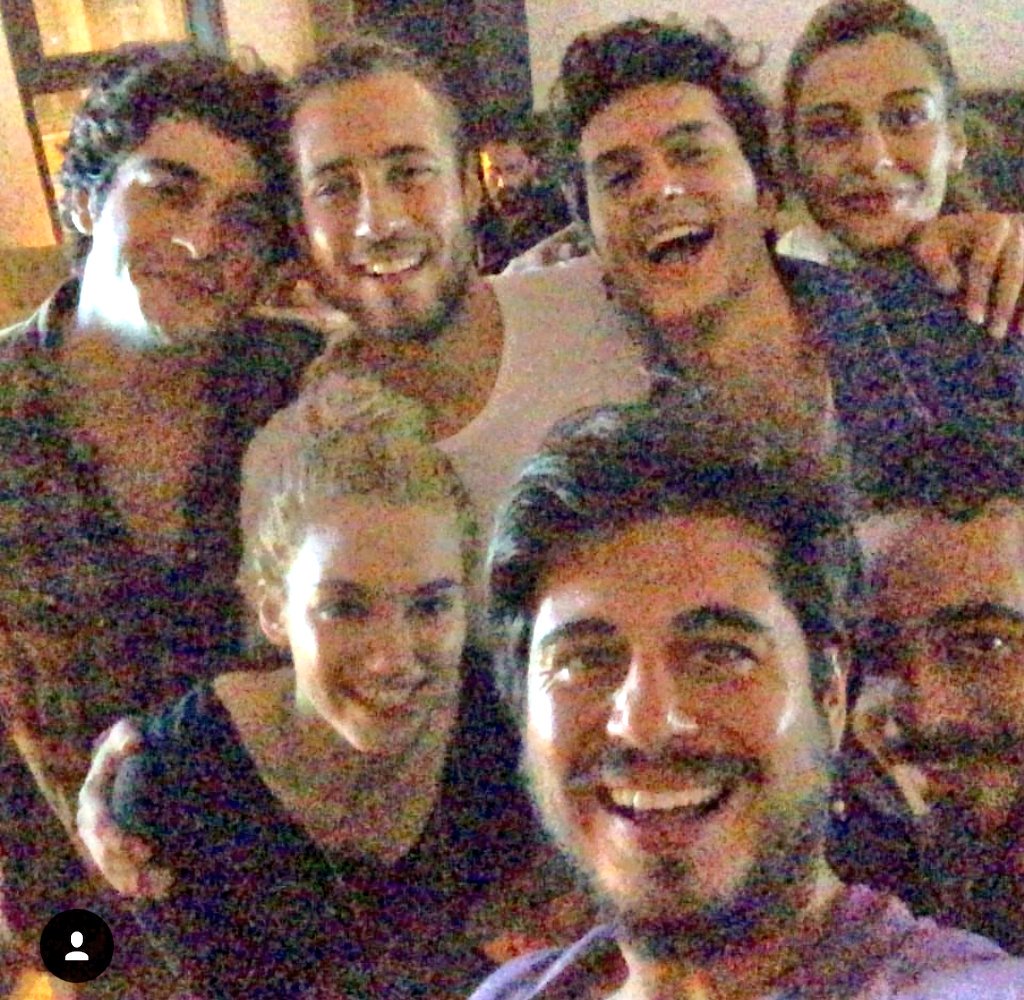 TKYfan's tweet photo. @tky özledik..❤ #TatliKucukYalancilar #TatliKuecuekYalancilar  #TatlıKücükYalancılar @movier1511 @usman_elif https://t.co/KD8om1Bqn9