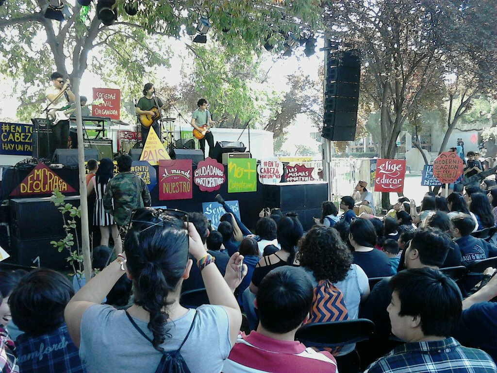 quemasucabeza's tweet photo. Con "Para ti", @pedropiedra abre su concierto para toda la familia en #Populusaurio https://t.co/58VCz9KPUj