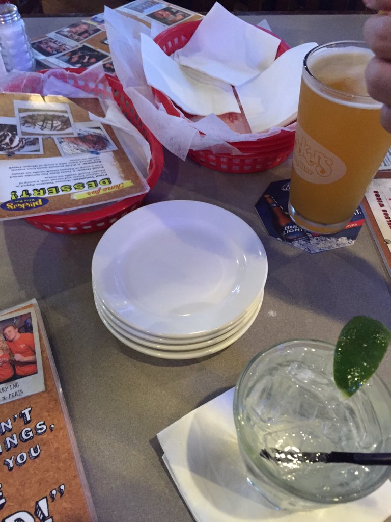 HarryBao's tweet photo. Hangry #pluckers https://t.co/AmAQrg3yZV