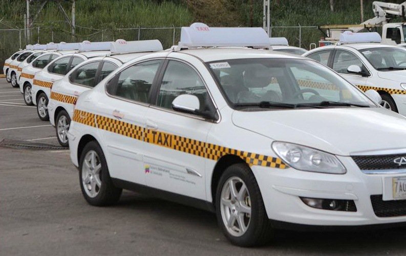VTVcanal8's tweet photo. Misión Transporte pica y se extiende: Entrega este sábado 4 mil 600 taxis https://t.co/MkkssUziJn https://t.co/vkAB4uKUE3