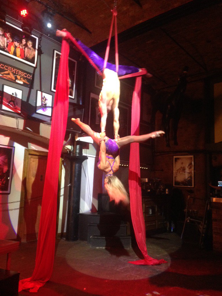 RadioCityLeanne's tweet photo. Early bird and all that! 😂 don't be walking round town in the cold! Get to @Circo_Liverpool early X #circoselfie https://t.co/MWAJE2vsTh
