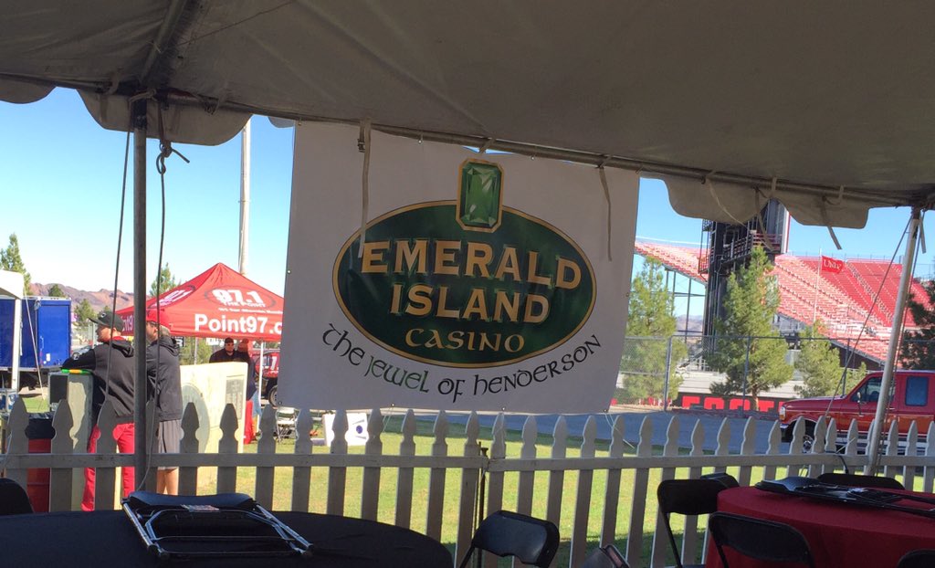 UNLVAlumni's tweet photo. VIP experience at the Rebel Block Party opens at 1pm. Can't wait to try Emerald Island!! #UNLVFB #unlvip https://t.co/ZXE0fw3iFT