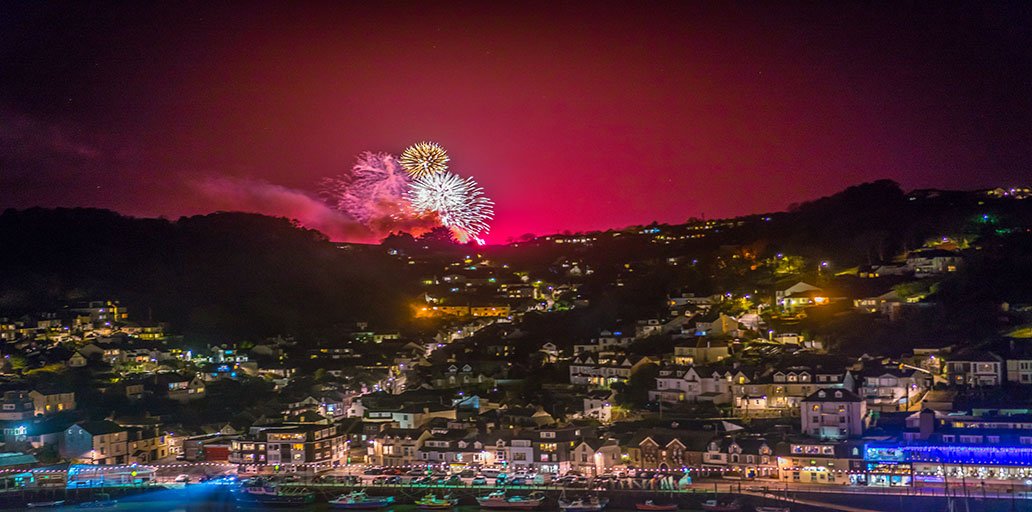 rockystudio's tweet photo. If Truro is a city of lights, Looe is the city of fireworks.
@looe @looetic @VisitCornwall @ILoveCornwallUK https://t.co/2ruKG2sERw