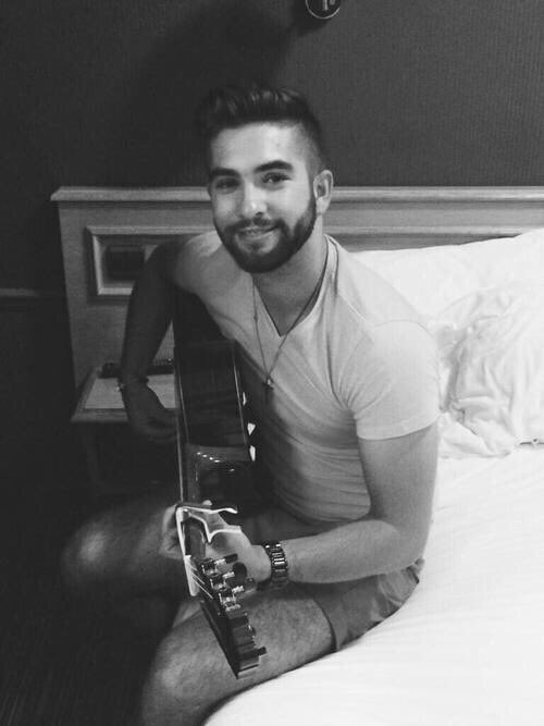 GossipRoomOff's tweet photo. Kendji ☺️✌️🇫🇷💫🎙 #NMA #NMA2015 https://t.co/luOE2oNtL3