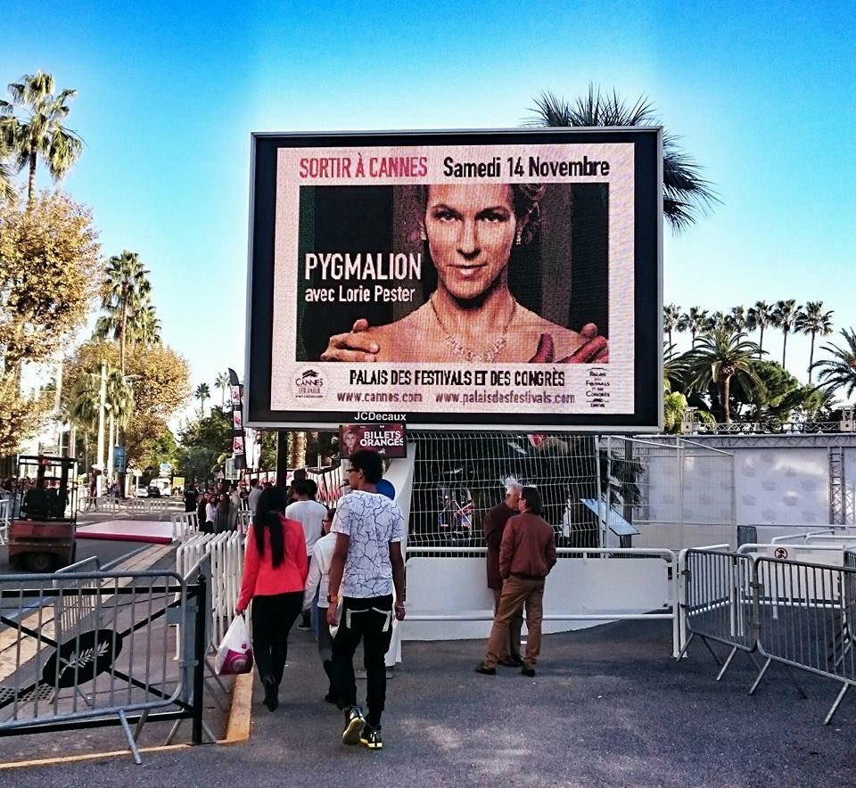 LoriePester's tweet photo. Être là sans être là! Faites attention, je veille sur vous les copains ! #NMA #Cannes #Croisettes https://t.co/zlJW5kTj82