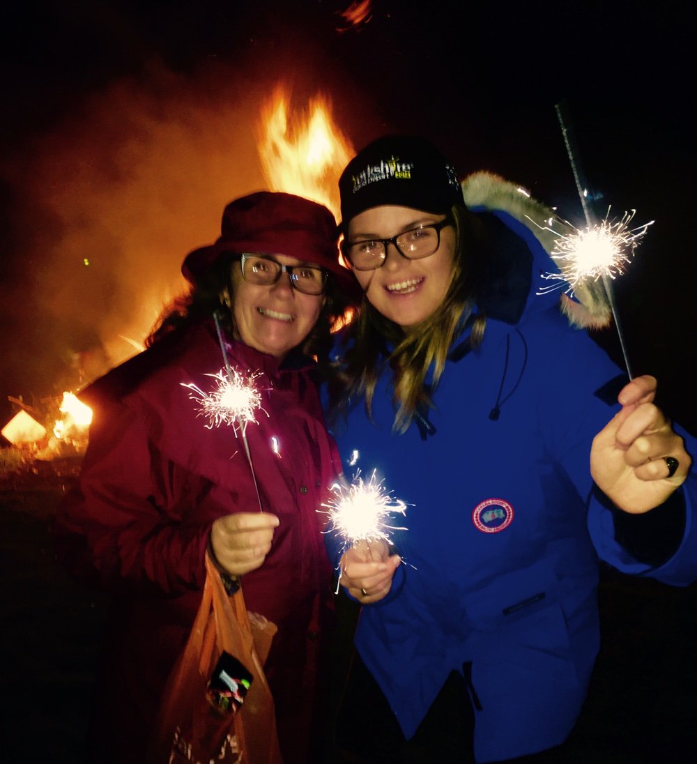 cottagedales's tweet photo. Gr8 #bonfire #fireworksdisplay @yorkshire_dales #westburton thx #WBteam now #Piepeasupper #localgrub #yummyinmytummy https://t.co/zdGaTY0Sh8