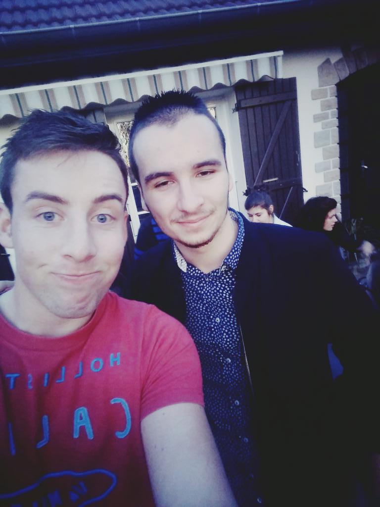 VLep714's tweet photo. Bonchour Karl, tu es mort ? #trobu #conscriten6 https://t.co/wVVPBrgRxn