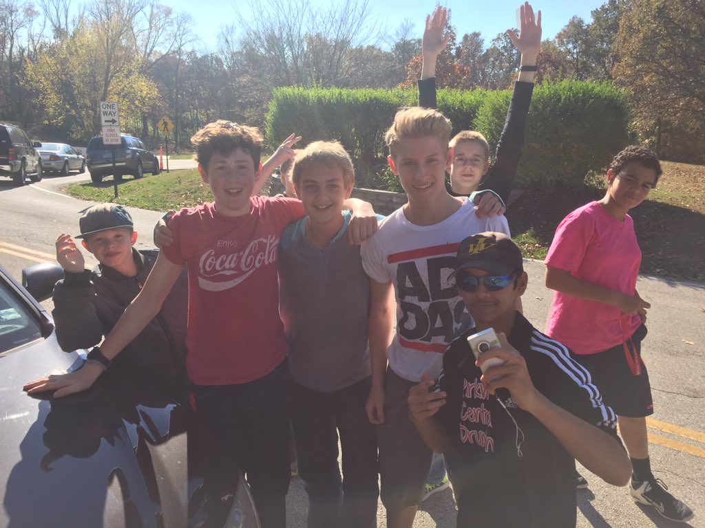 Samtunnell's tweet photo. Boys are ahead in the amazing race! #rtfallretreat https://t.co/lDzMszTCMP