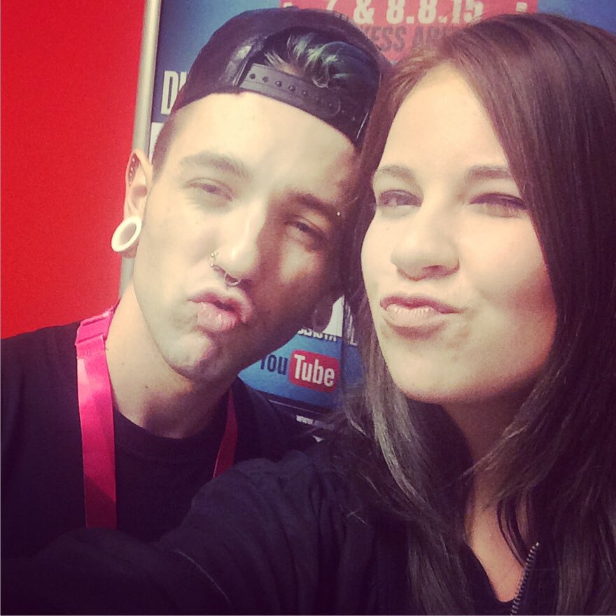 MaxAmphetamine's tweet photo. #HeyMelinaSophie erinnerst du dich noch #hopeso #videodays2015 ❤️💙💜💚🦄 https://t.co/iehBH1C56A