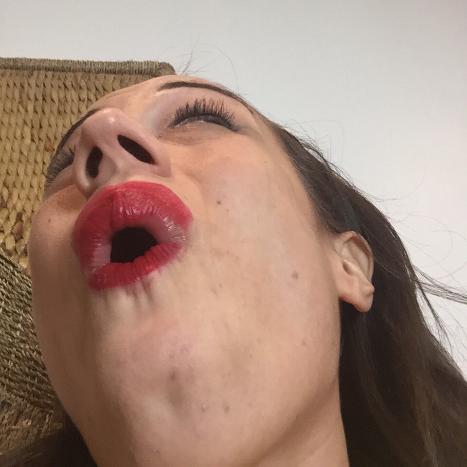 MirandaSings's tweet photo. Me every time sponge bob is on https://t.co/X7gM3F3jFq