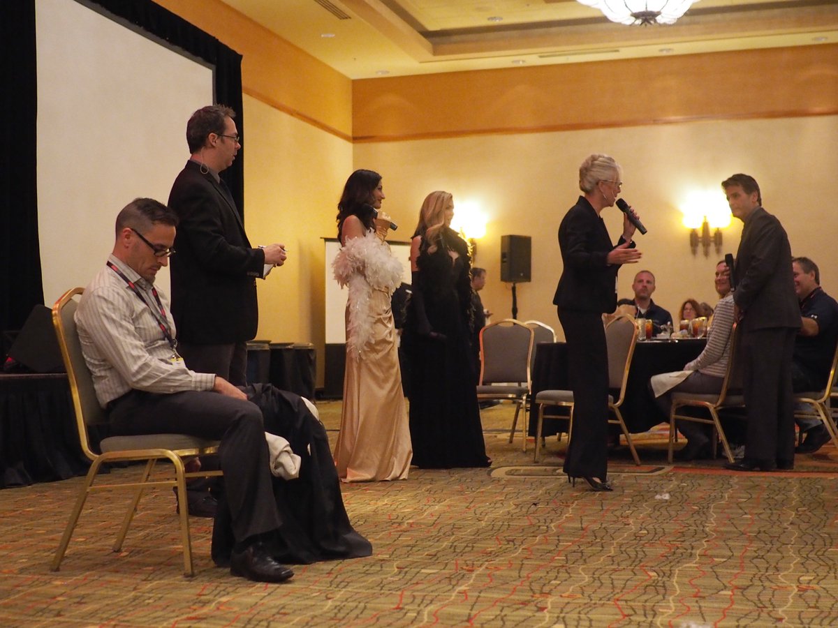 Ihnatko's tweet photo. .@JohnKitzmiller Here’s some photos of the show. #mactechconf https://t.co/ua6hYvDkFo