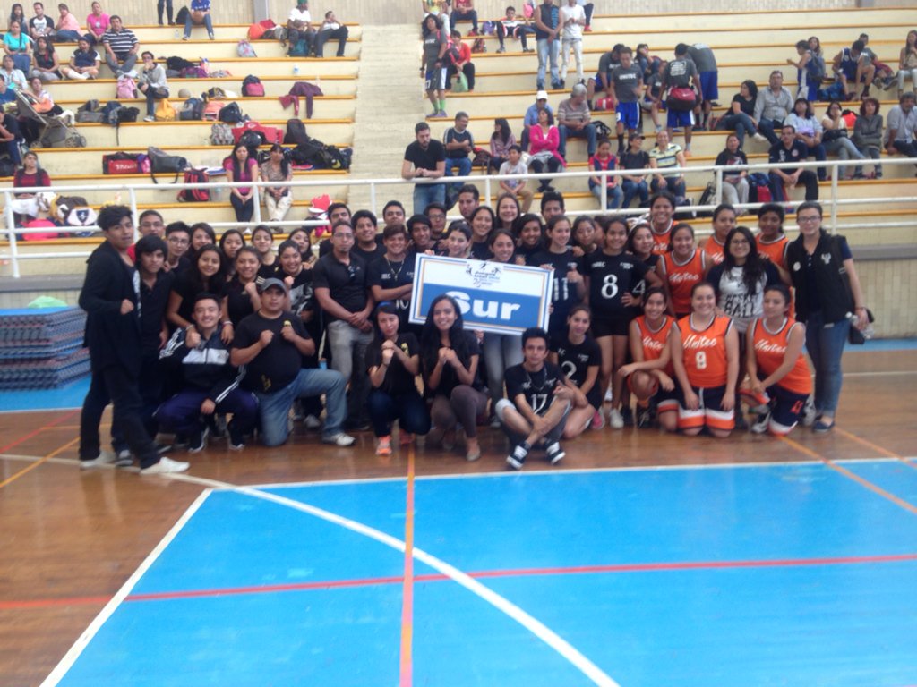 UNITECMX's tweet photo. A la espera del Campus ganador de los Juegos #InterUNITEC 2015. Todos son #OrgulloUNITEC https://t.co/rsdes6D5ke