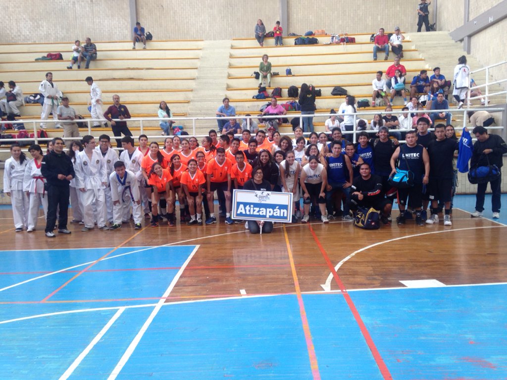 UNITECMX's tweet photo. A la espera del Campus ganador de los Juegos #InterUNITEC 2015. Todos son #OrgulloUNITEC https://t.co/rsdes6D5ke