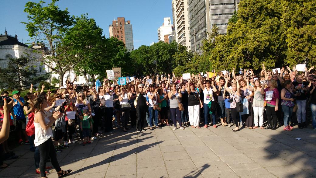 CelesMassera's tweet photo. Las Mujeres Platenses bancamos a #ScioliPresidente @fsaintout @SilNegrete @EstelaDiaz63 @gui__design @soyananegrete https://t.co/ZF80qBsiII