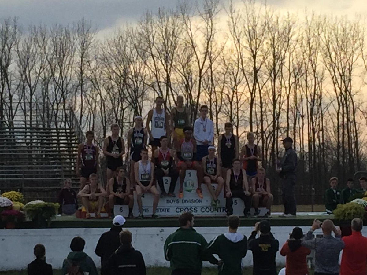 BDWilch's tweet photo. Gaynor runs PR, takes #2 spot on podium; team finishes 7th! State champ set new record, 14:54! Hinkle finishes 28th https://t.co/11IsMyhCmz