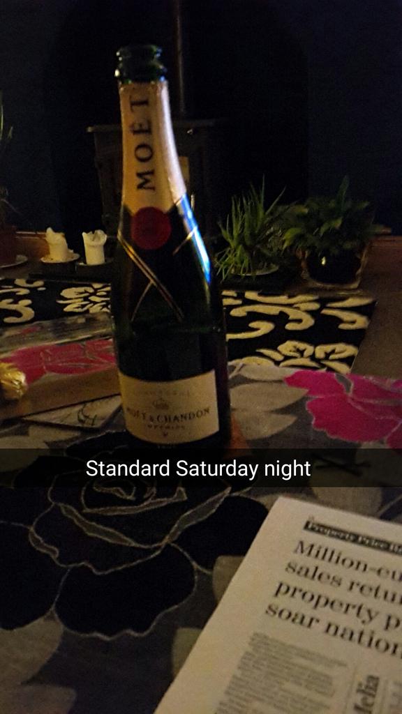 MarkCullagh1's tweet image. Standard Saturday night.  #satproblems #saturday #Moet #CelebrateSuccess