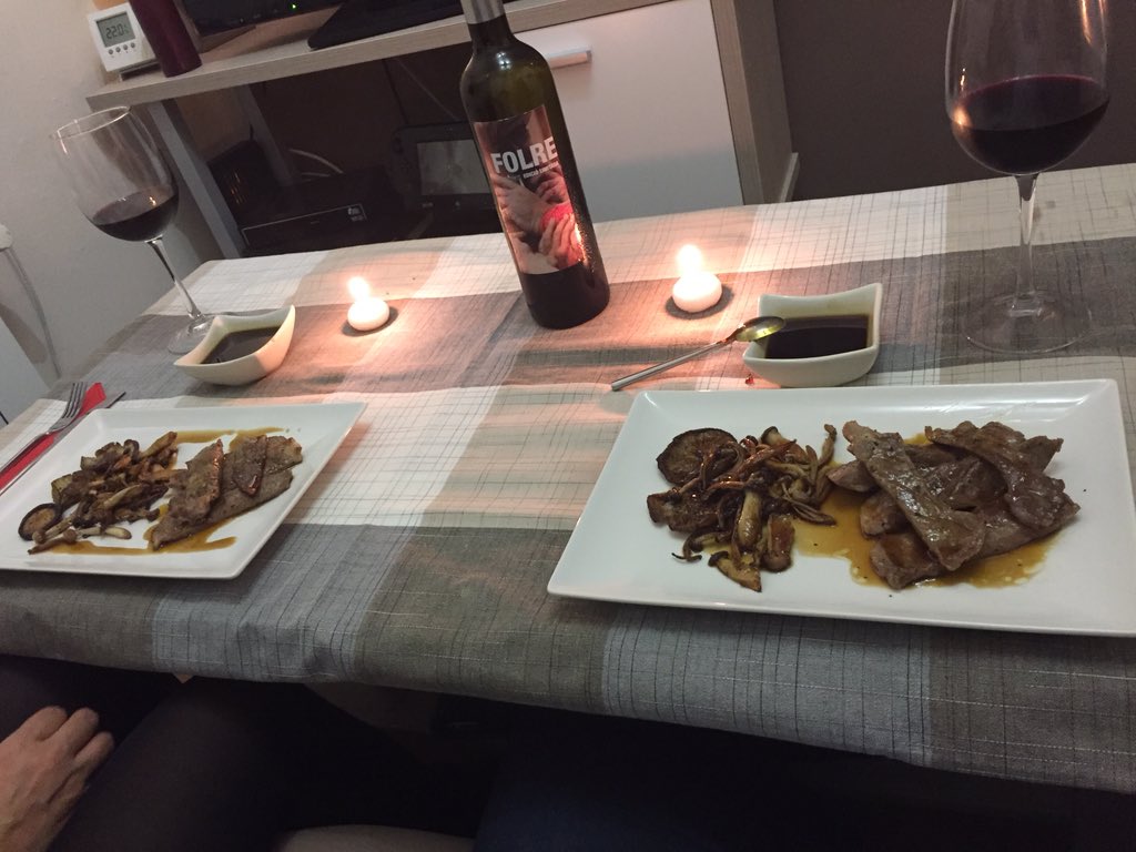 Isanpo46's tweet photo. Cenita con un #folre de @Descorchalocom en casita....salut... https://t.co/rwbTMRMH6Y