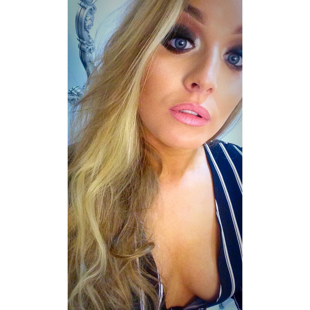 Cdalyx's tweet photo. Appreciation tweet to @MclellanMegan for my makeup I love it!!!!! 🌟💕😍 xxxx https://t.co/O0cIgBivWy
