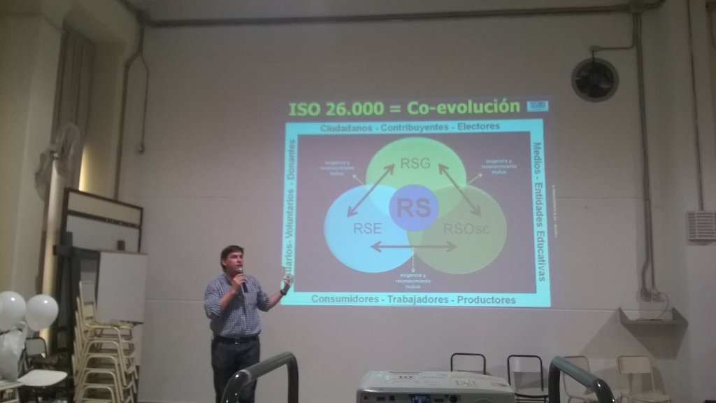 IARSE's tweet photo. Ale Roca en Foro de #Innovación #Social ¿Qué es el desarrollo sustentable? cc @marysolatienza @LuciaAlonso80 https://t.co/3C6gvko0GF